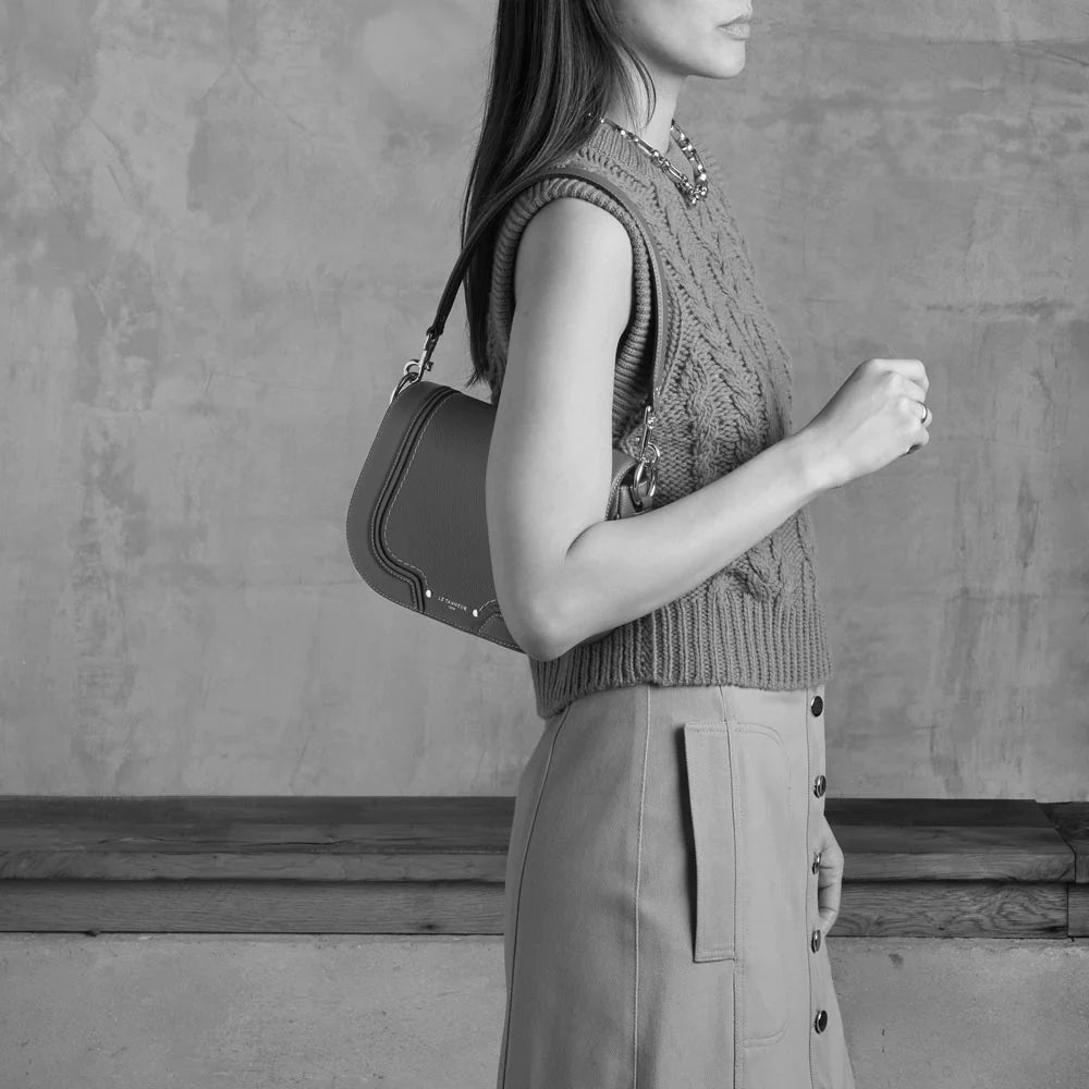 Ella Medium Crossbody Bag In Grained Leather - Black